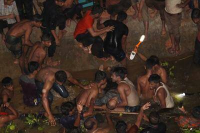 রাঙ্গামাটিতে দোতলা ভবন ধসে কাপ্তাই লেকে, নিহত ৪