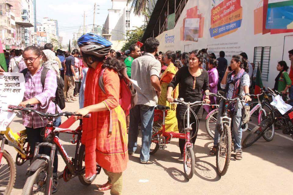 'ছাত্রলীগের পাঁচটা ছেলের সঙ্গে পারো না, আবার কিসের আন্দোলন কর'