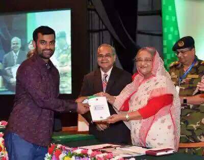 মাশরাফি-মুশফিক-সাকিব-তামিমদের হাতে স্মার্ট কার্ড তুলে দিলেন প্রধানমন্ত্রী