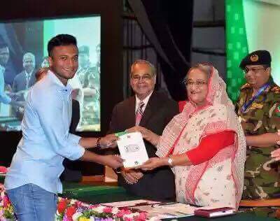 মাশরাফি-মুশফিক-সাকিব-তামিমদের হাতে স্মার্ট কার্ড তুলে দিলেন প্রধানমন্ত্রী