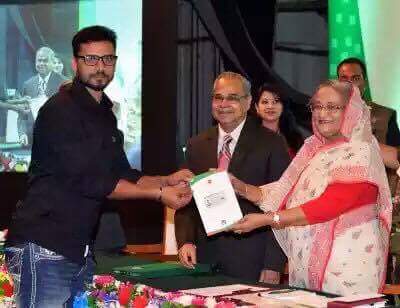 মাশরাফি-মুশফিক-সাকিব-তামিমদের হাতে স্মার্ট কার্ড তুলে দিলেন প্রধানমন্ত্রী